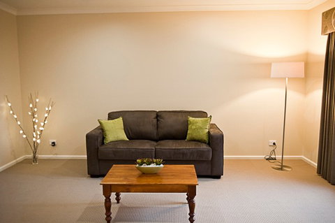 John Foord Guest House - Lightning Ridge Tourism 0