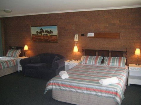Greenacres Motel - Lightning Ridge Tourism 0