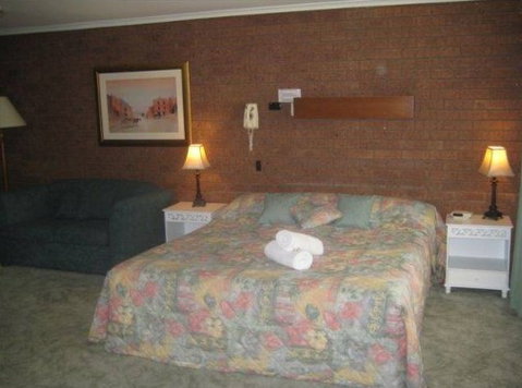 Greenacres Motel - Lightning Ridge Tourism 2