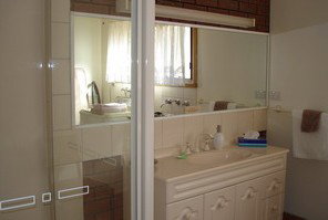 Murray Bank Holiday Units And Yabby Farm - Lightning Ridge Tourism 0