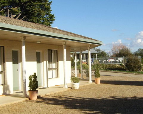 Garden Motor Inn - Lightning Ridge Tourism 1