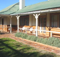 Gundagai Historic Cottages Bed and Breakfast - Lightning Ridge Tourism