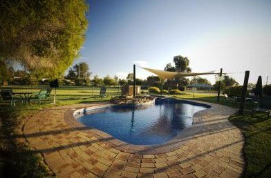 Howlong Country Golf Club & Motel - Lightning Ridge Tourism 0