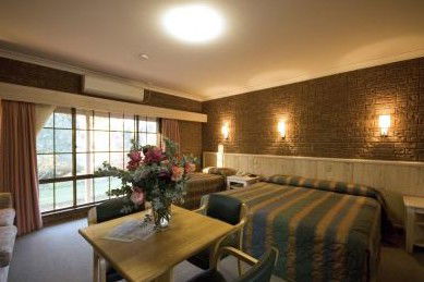 Howlong Country Golf Club & Motel - Lightning Ridge Tourism 2