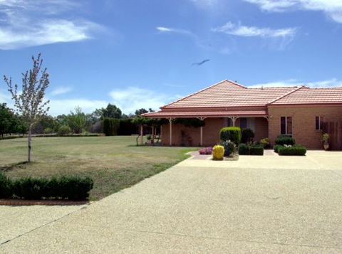 Fairways Bed And Breakfast At Jerilderie - Lightning Ridge Tourism 0