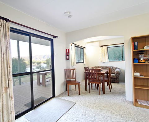 Talmalmo Cottage - Lightning Ridge Tourism 2