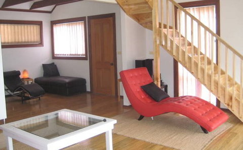 Beach House On Kendalls - Lightning Ridge Tourism 0