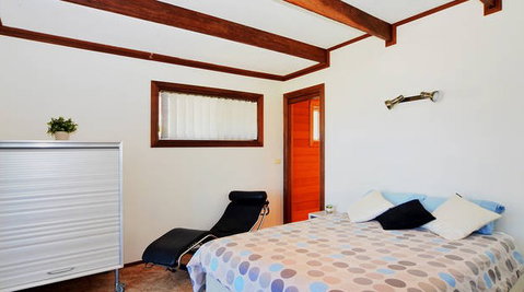 Beach House On Kendalls - Lightning Ridge Tourism 2