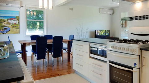 Beach Kharma Cottage - Lightning Ridge Tourism 1
