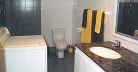A Beach House Near Manly - Lightning Ridge Tourism 0