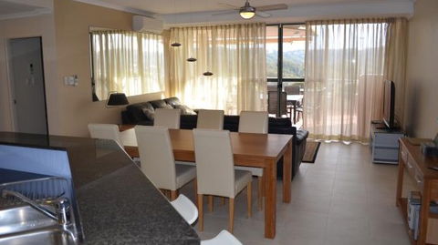 Avoca Palms Resort - Lightning Ridge Tourism 1