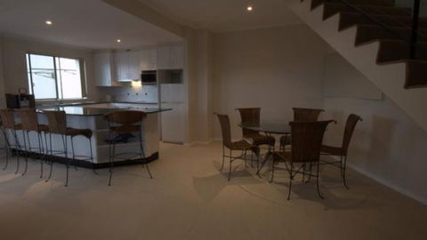 Avoca Palms Resort - Lightning Ridge Tourism 4