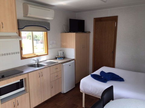 Canobolas Caravan Park - Lightning Ridge Tourism 9