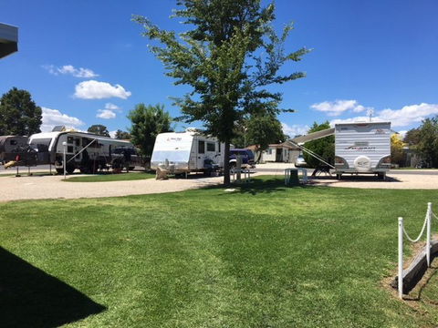 Canobolas Caravan Park - Lightning Ridge Tourism 11