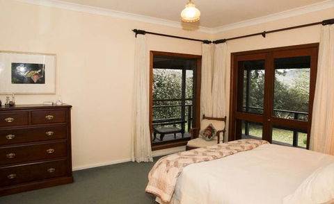A Church And Homestead In Mudgee - Lightning Ridge Tourism 1