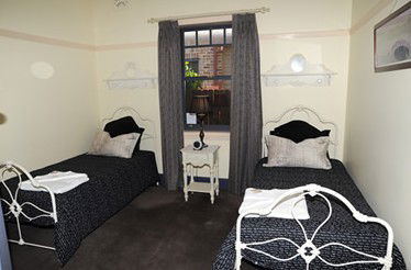 Belle La Rue - Lightning Ridge Tourism 2