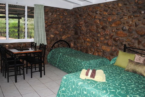 Sapphire Caravan Park - Lightning Ridge Tourism 4