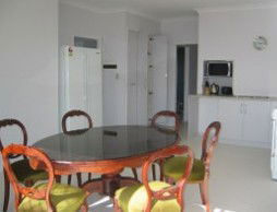 Olas Holiday House - Lightning Ridge Tourism 0