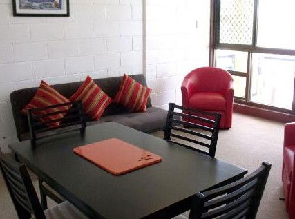 Como Holiday Apartments And Tropical Nites Motel - Lightning Ridge Tourism 0