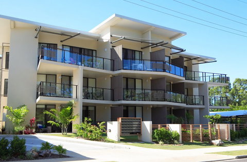 Agnes Water Beach Club - Lightning Ridge Tourism 4
