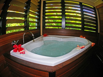 Sunbird Gardens - Lightning Ridge Tourism 1