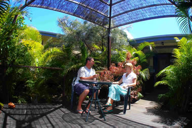 Sunbird Gardens - Lightning Ridge Tourism 3