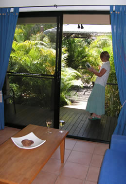 Sunbird Gardens - Lightning Ridge Tourism 4