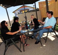 Gladstone Heights Executive Apartments - Lightning Ridge Tourism