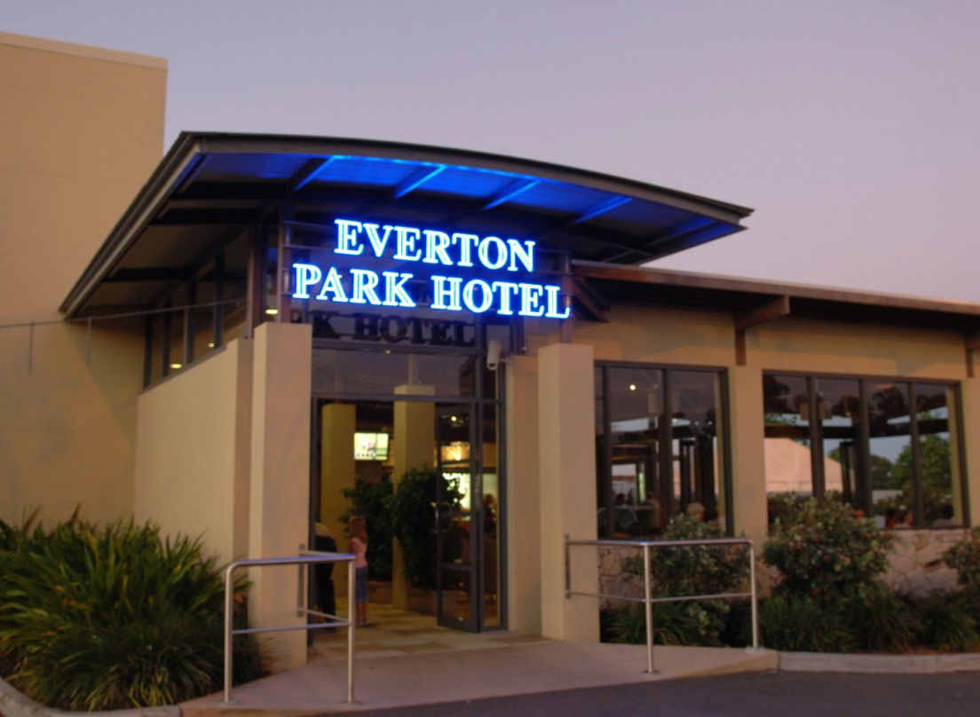 Everton Hills QLD Lightning Ridge Tourism