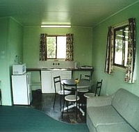 Country Style Accommodation Park - Lightning Ridge Tourism