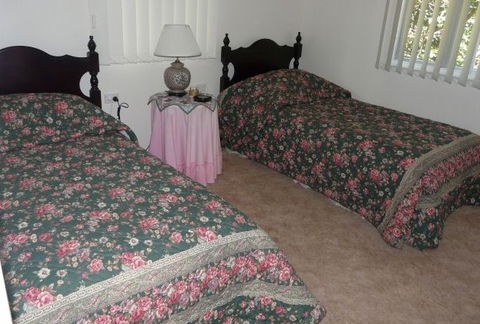 Oaklea Bed And Breakfast And Cottages - Lightning Ridge Tourism 2
