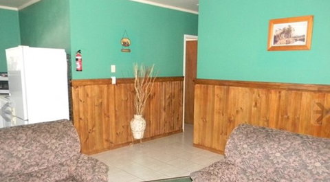 Murray Gardens Country Cottages And Motel - Lightning Ridge Tourism 0