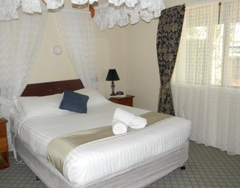 Murray Gardens Country Cottages And Motel - Lightning Ridge Tourism 4