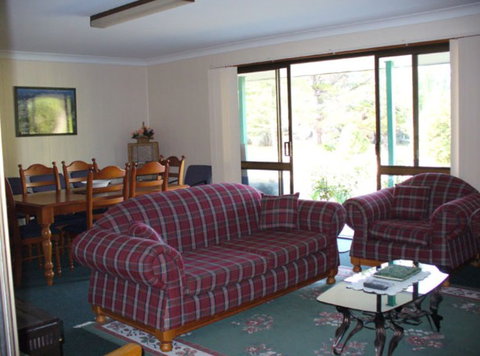 Bonaways - Lightning Ridge Tourism 2