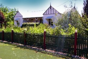 Briar Rose Cottages - Lightning Ridge Tourism 2