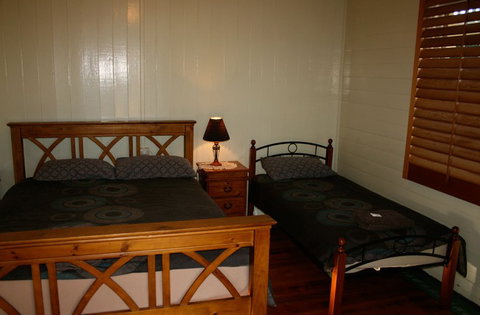 Connor House - Lightning Ridge Tourism 0