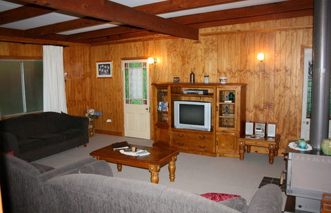 Connor House - Lightning Ridge Tourism 1