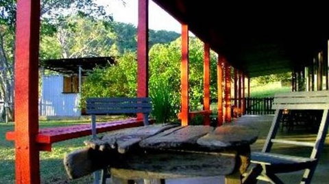 Katandra Mountain Farm House - Lightning Ridge Tourism 4