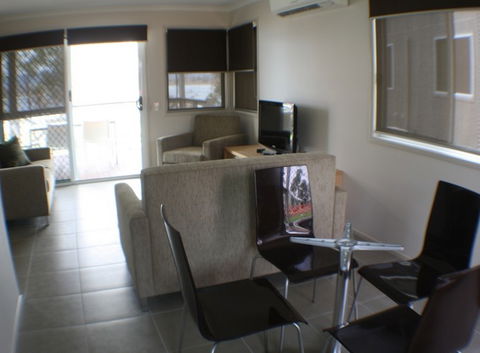 Lake Somerset Holiday Park - Lightning Ridge Tourism 1