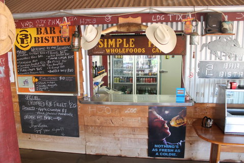 Ironbark Inn Motel - Lightning Ridge Tourism 4