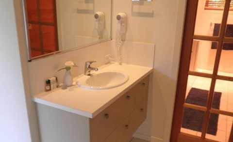 Ravensbourne Escape Silverwood Lodge - Lightning Ridge Tourism 0
