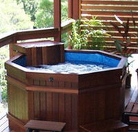 Ravensbourne Escape Tree Tops - Lightning Ridge Tourism