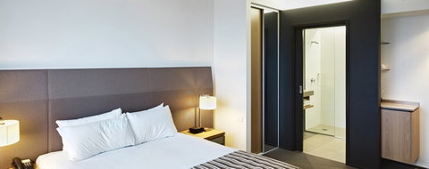 Atura Dandenong - Lightning Ridge Tourism 1