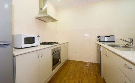 Kimberley Hotel - Lightning Ridge Tourism 1
