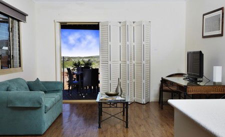 Kimberley Hotel - Lightning Ridge Tourism 3