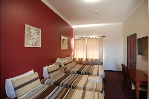 Hotel Dolma - Lightning Ridge Tourism 4