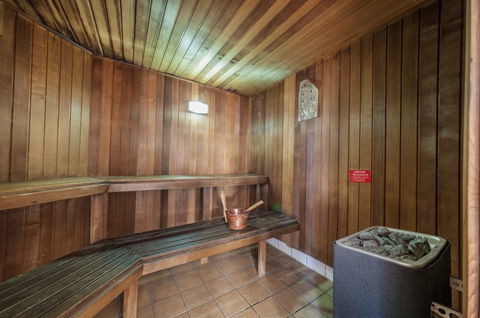 West End Central Apartments - Lightning Ridge Tourism 2