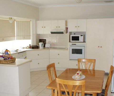 The Gold Coast Queenslander - Lightning Ridge Tourism 4