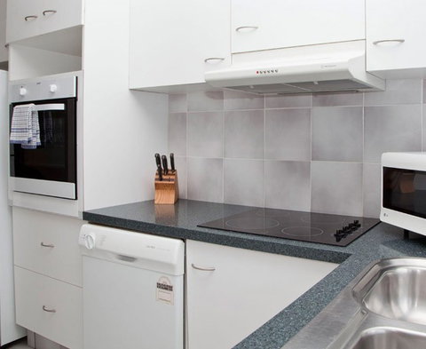 Ambassador Apartments Holiday Units - Lightning Ridge Tourism 2