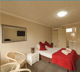 Tropicana Motel - Lightning Ridge Tourism 2